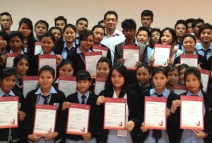 Professor Guha with some successful students proudly displaying their UoL certificates
