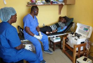 Mr Yusuf Kabba, President of the Sierra Leone Association of Ebola Survivors donates plasma (photo MG Semple(c))