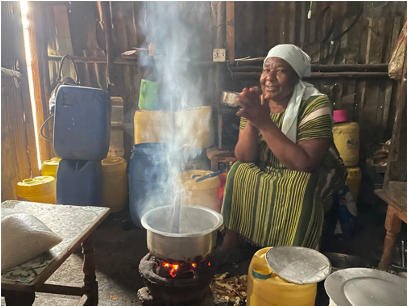 Woman cooks with charcoal in Nairobi