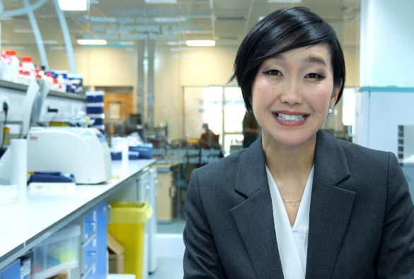 Dr Yang in her laboratory