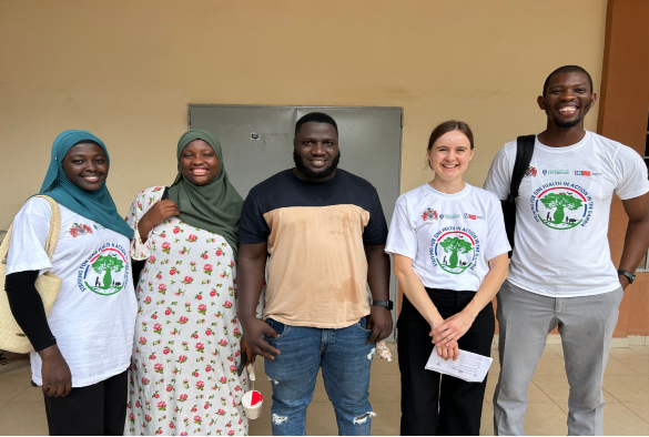 Dr Tessa Cornell with four workshop attendees